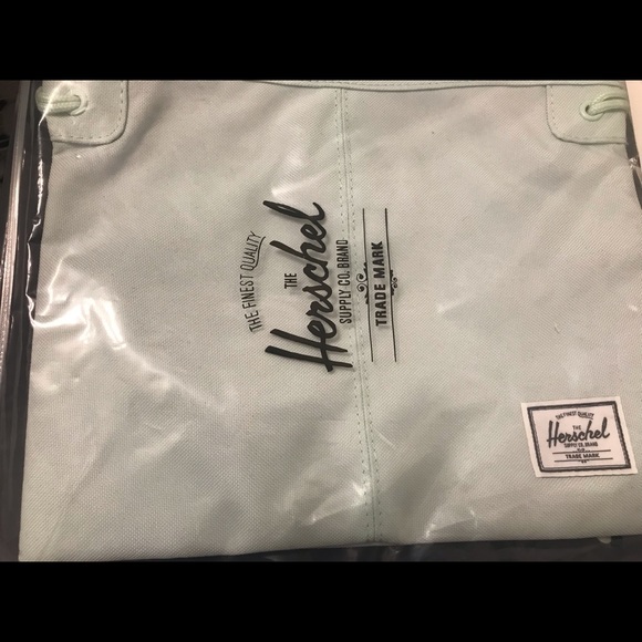Brand new Herschel Adler Bag in Glacier - Picture 7 of 8